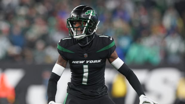 Dec 22, 2022; East Rutherford, New Jersey, USA; New York Jets cornerback Sauce Gardner (1) reads a play during the first half against the Jacksonville Jaguars at MetLife Stadium. Mandatory Credit: Vincent Carchietta-USA TODAY Sports